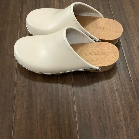 M. Gemi The Greta Ivory Leather Studded Lightweight Platform Clog 35.5 US 5.5 - Picture 2 of 8